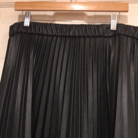 House of Harlow Vegan Leather Skirt - Picture 3 of 4